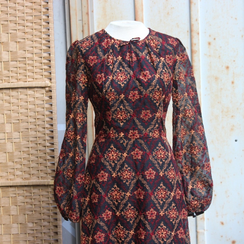 💥SOLD💥Vintage 1970s Embroidered Prairie Maxi - Picture 2 of 5